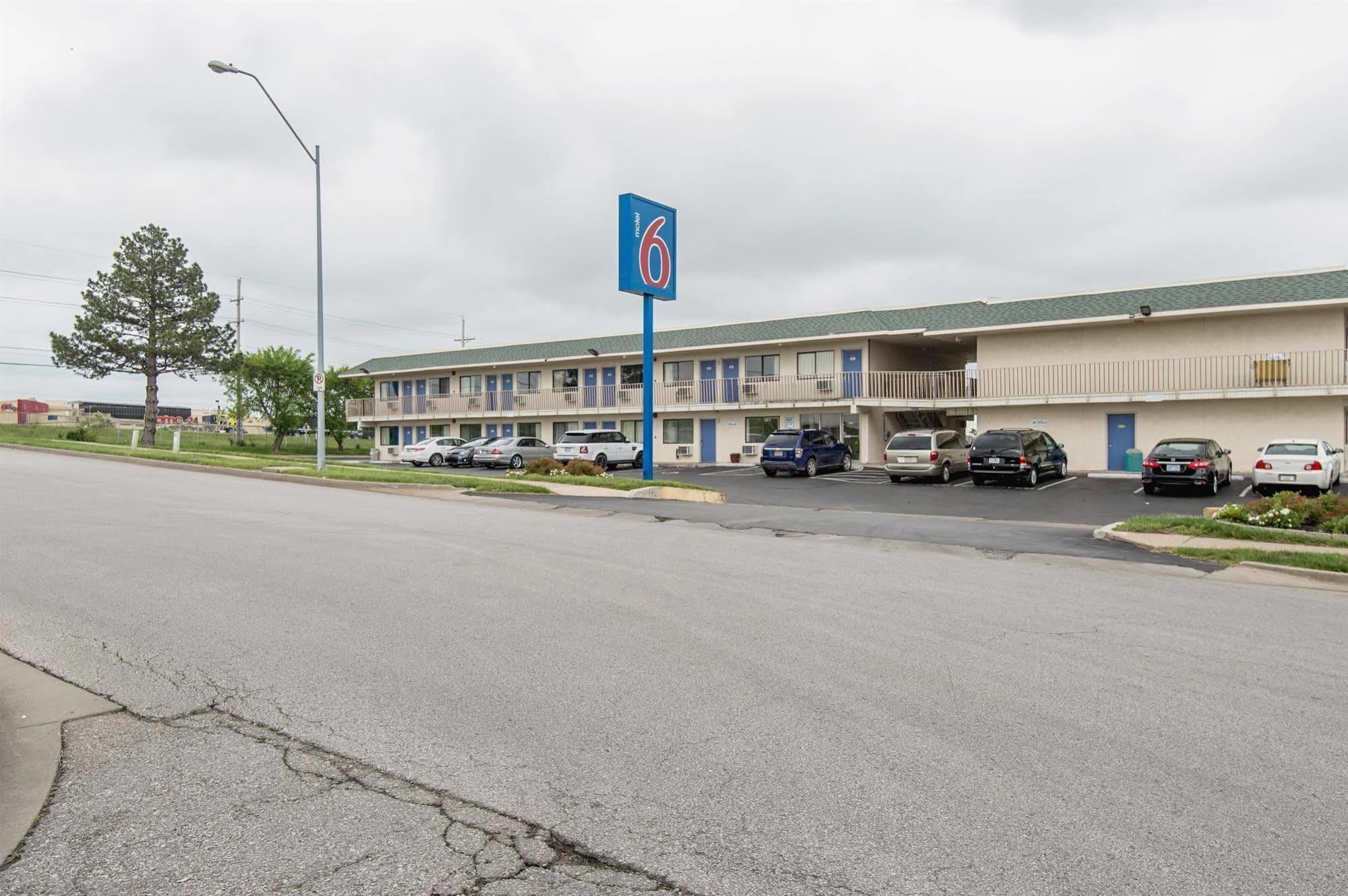 Motel 6 Kansas City, Mo - Airport Dış mekan fotoğraf