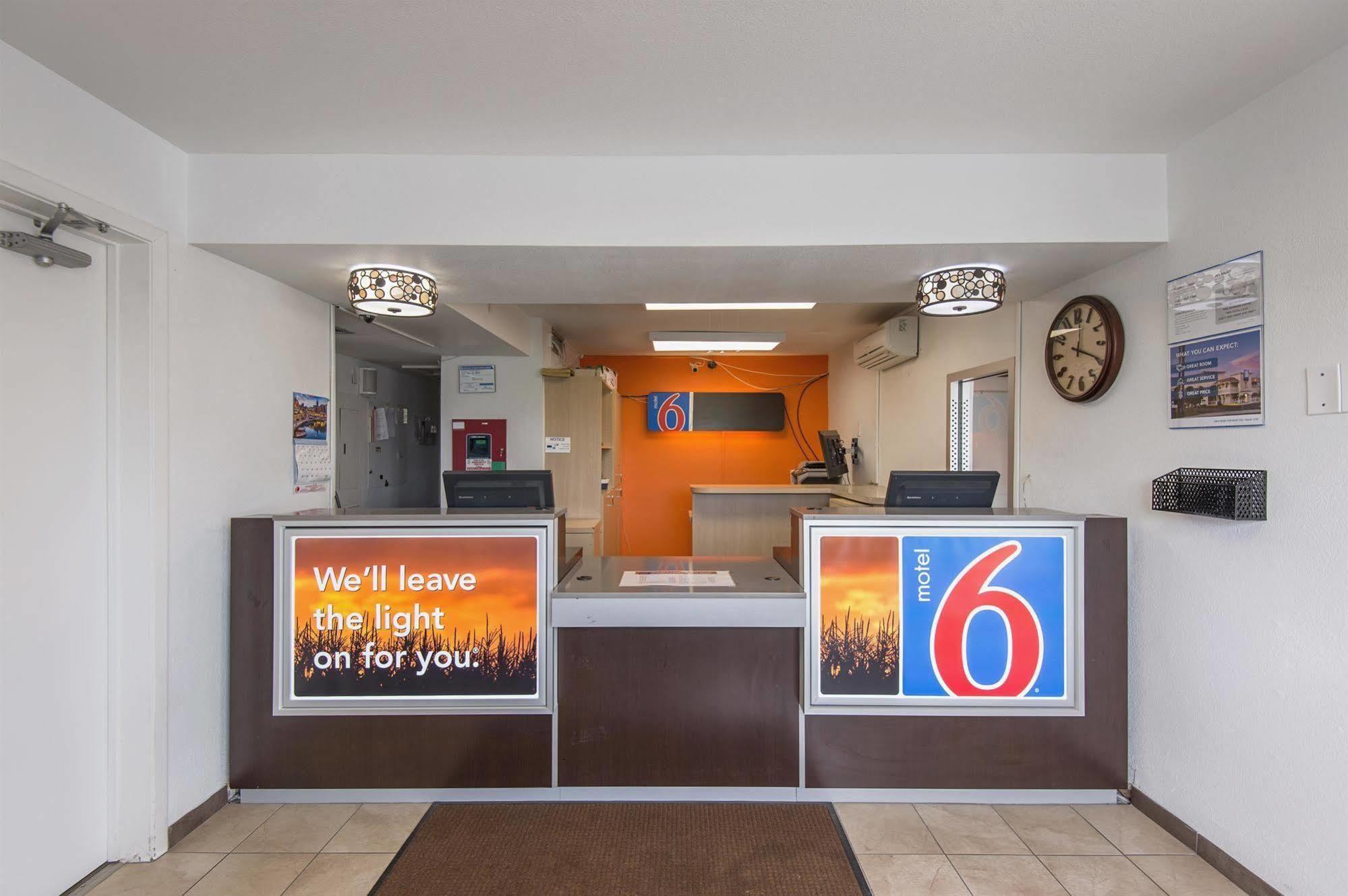 Motel 6 Kansas City, Mo - Airport Dış mekan fotoğraf