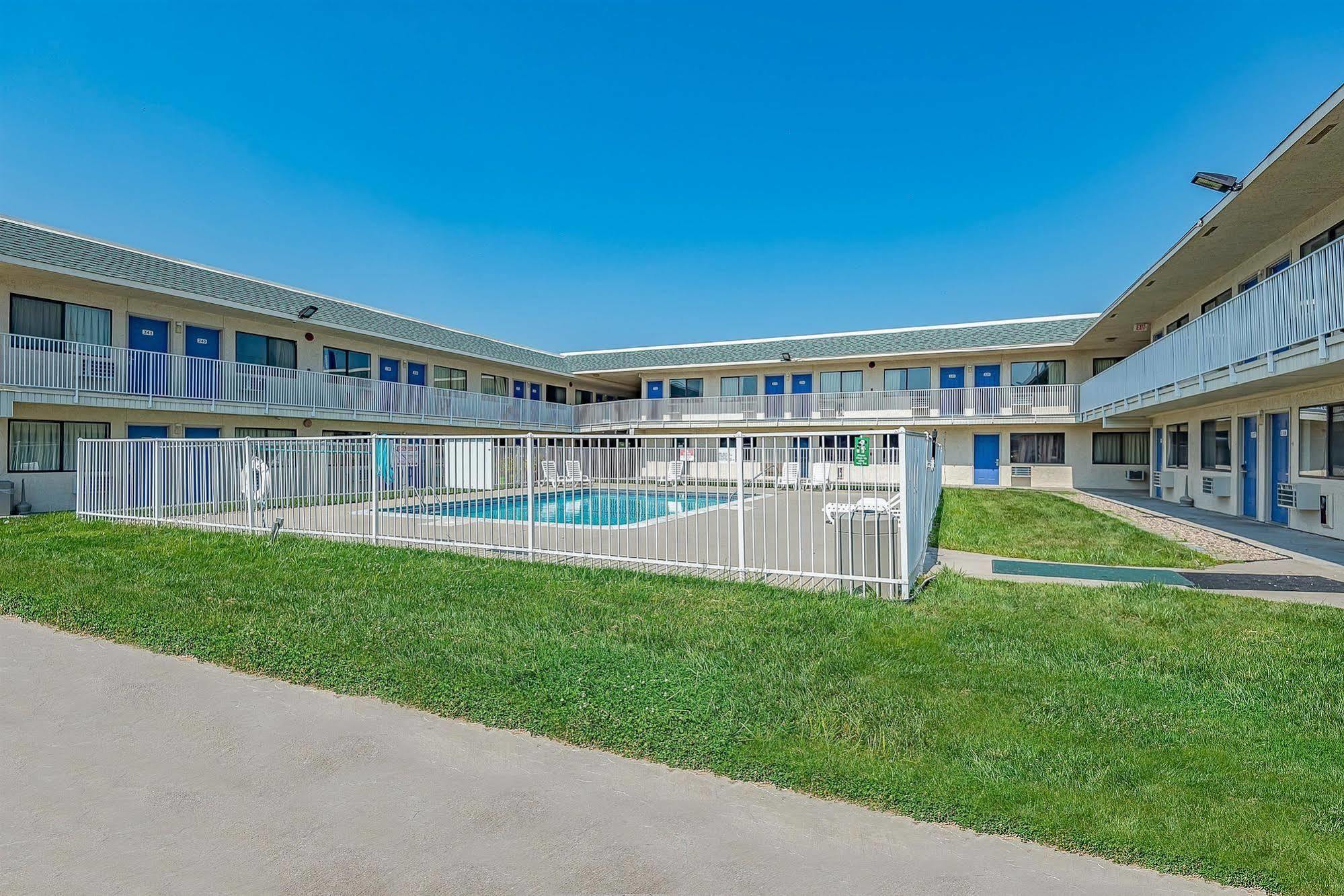 Motel 6 Kansas City, Mo - Airport Dış mekan fotoğraf